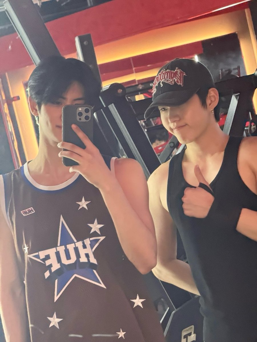 🔥🔥 레츠 고!!

#형석 #HYUNGSEOK
