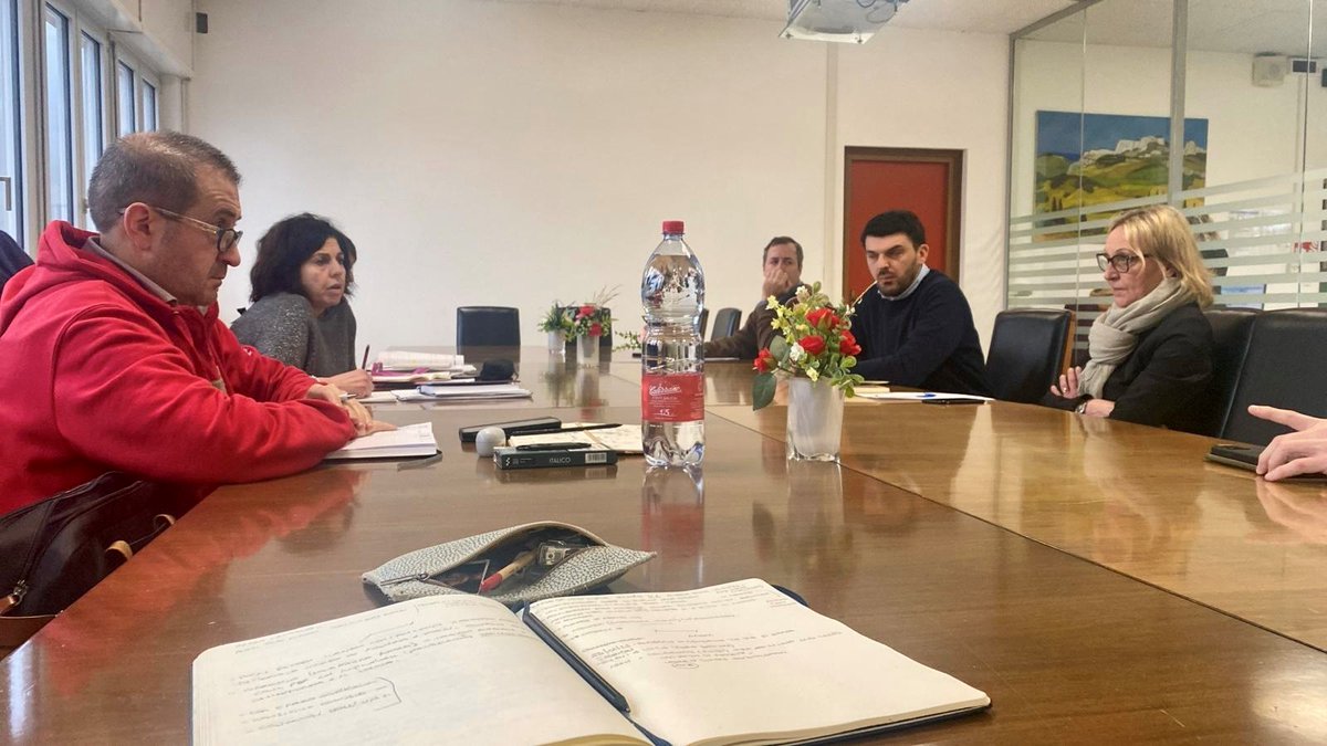 📌Ad #Andora la giornata di riunioni del dg Anci Liguria @PierluigiVinai comincia con l'incontro con I.R.E. SpA, la stazione appaltante del Comune per la rigenerazione di #BorgoCastello.
A seguire, in programma incontri con l'Università di Genova e il Ministero della Cultura