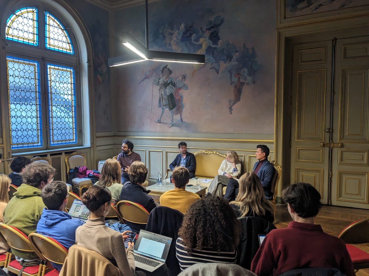 GeParis75's tweet photo. Riche échange entre @NabilWakim, journaliste @lemondefr, des étudiants d'@HECParis et Alexandre Florentin élu @GEcologie sur l'écologie et la politique ! #décroissance https://t.co/eRKP0d2Bt6