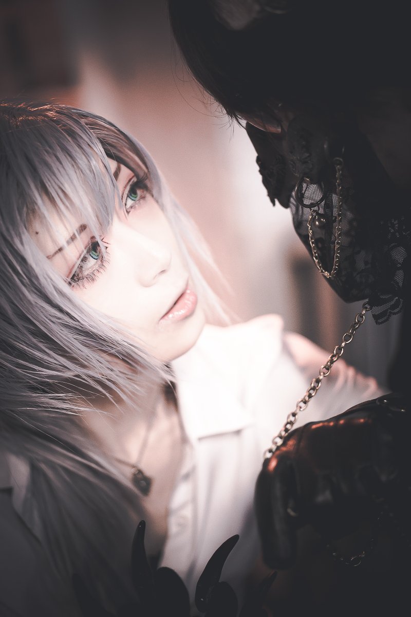 「 従え‥‥私の装備だろう 」
創造主を従える、不敬な使用者の図。

Photo <a href="/tsukikage_fox/">月影キツネ</a> 
《人外装飾作家にして鎖の従者 <a href="/kuroha002/">黒端🌕️Pan's forest</a> 》