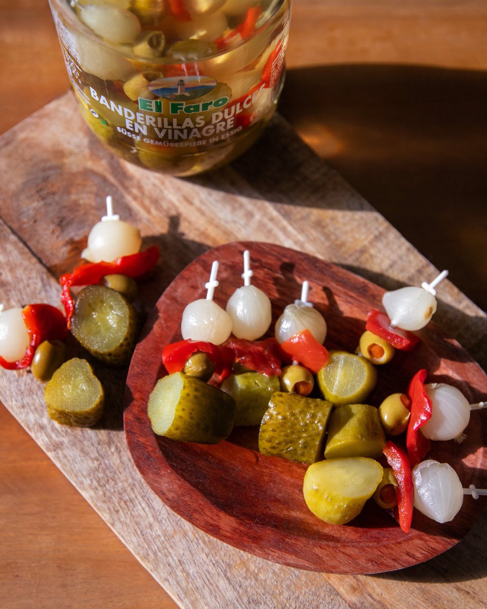 El aperitivo ideal para picar, compartir y repetir 🔁 

¿Quién quiere una?

#banderillas #encurtidos #AceitunasElFaro #aperitivo
