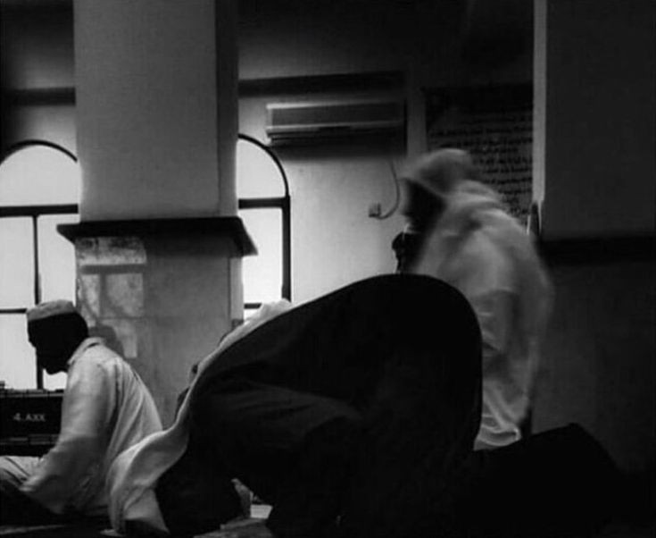 الحمد لله كم بالفضلِ أكرمني
وفوق كُلّ الذي أرجوه أعطاني