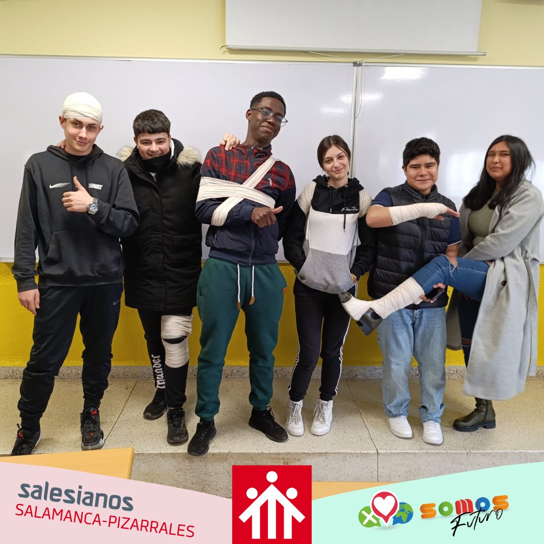 SalesianosPiza's tweet photo. Los alumnos de 1° de Comercio de Grado básico participan activamente en el taller de primeros auxilios impartido por @cruzrojaesp en nuestro centro.

#cssj_fp 
#cssj_gb https://t.co/09bELSI6Pq