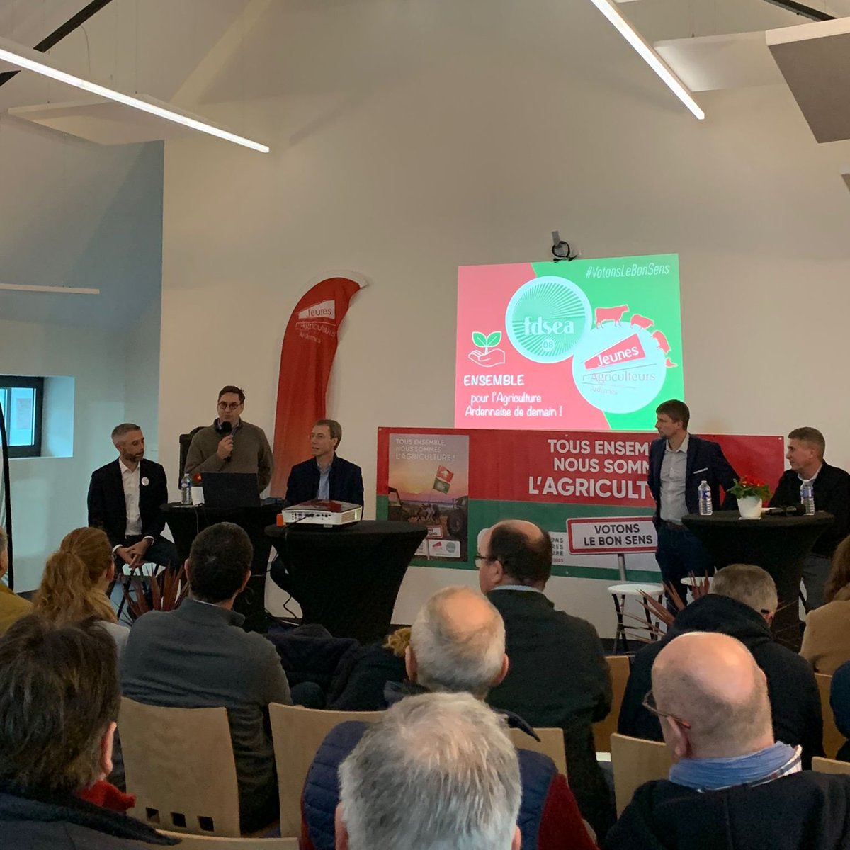 FNSEA's tweet photo. 🟢🔴 #FNSEA et @JeunesAgri en campagne dans les Ardennes (cc @08Fdsea) | Meeting de campagne pour 60 agris, adhérents ou sympathisants. De nombreux thèmes abordés : missions de la Chambre, acquis syndicaux (#eau, #GNR, #installation transmission, AB, Europe), zonage #ICHN et intercommunalité, agence de l’eau, #Egalim, Éducation et sensibilisation des publics scolaires à la réalité de l’agriculture ...
-
👉 Pour @SanderFranck, vice pdt. FNSEA : 🎙 "Quand nous manifestons, il y a du réseau, du contenu, des solutions. On fait un travail de fond à tous les niveaux : la  PLOA, c’est ce que l’on a porté depuis des mois et notre réseau pousse très fort sur ce point. Sur le #Mercosur, on a mis la pression hier à Strasbourg et le combat est loin d’être perdu, on doit avoir le soutien de l’Italie et on y travaille. Pour l’ #ukraine, on doit maintenir les  clauses de sauvegarde et si possible encore les baisser pour limiter le tonnage sucre. On a réussi à améliorer le dispositif #FCO, pour mieux prendre en compte la réalité du terrain." (...) 
 🎙 "Notre but à nous c’est d’avoir une crédibilité et une représentativité pour défendre les agriculteurs ! "
-
👉 Pour @QGuillous, secr. gen. JA : 🎙 "On a obtenu une #simplification par décret des curages ponctuels des fossés, c’est du concret. La trajectoire d’augmentation de la taxe sur le GNR a été abandonnée et grâce à votre mobilisation. (...) On est allé chercher une enveloppe de 50 millions d’euros pour l’agriculture #biologique. On a l’ambition de ramener de l’agriculture dans les écoles et la #PLOA devrait nous y aider."
-
🔗 Tous ensemble, nous sommes l' #agriculture : https://t.co/hrBjQkiUKv