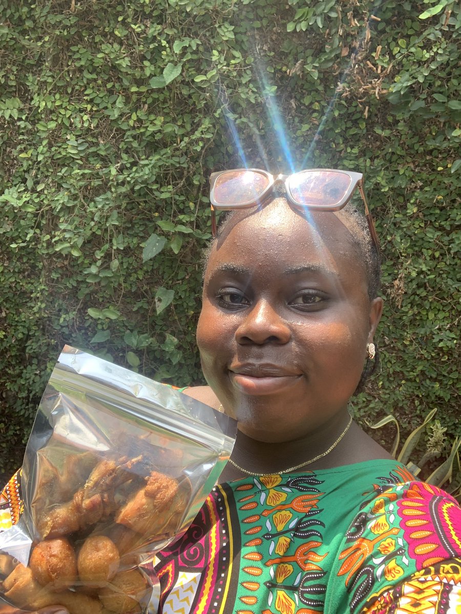 thatthickella's tweet image. This so beautiful 😭❤️
Na my hand work afterall😂🤭❤️
#catering 
#smallchops 🤭❤️