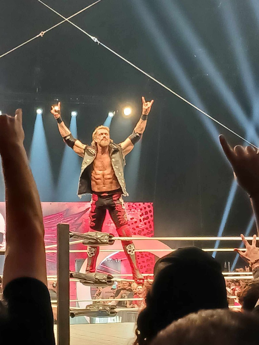 squeakers1012's tweet photo. COOOOOOOPE!! @RatedRCope #aew #AEWDynamite #aewknoxville https://t.co/zchGQp8Luc
