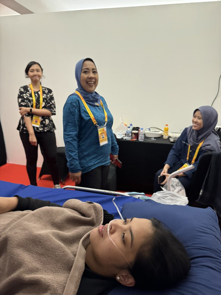 Angelo_Mikha's tweet photo. Balik dari India langsung di infus di kamar hotel, masih pengen main walaupun udah demam pusing dan flu parah

Proud of you love @geugouia ! 
Doain biar cepet sembuh ya guys https://t.co/jw9BF1RjHS