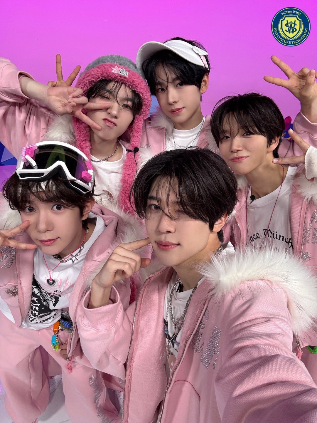 アイドル NCT WISH X SHALOM WHICH BOMB PINK NCT WISH 2024 PINK CHRISTMAS OFFICIAL RANDOM TRADING PACK