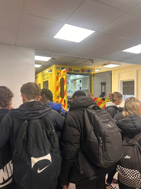 wyvernstedmunds's tweet photo. Yesterday, a group of Year 10s had a great time the Appren-T-Fest event at S6C. Students had the opportunity to visit a wide variety of providers, ask questions and find out about future opportunities.
#apprenticeships #appren-t-fest #apprenticeshipweek #lifeafterschool https://t.co/zlyQ3C1W2f