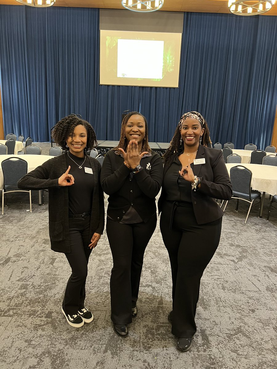 TreecaC's tweet image. The Best of the Southwest (Dville, Lancaster, and Desoto GEAR UP teams) came together for an empowering conference for our future leaders. A huge thank you to the entire team, but a special shout out to my D9 teammates!

#CollaborationForChange  
#OneGoalOnePurpose