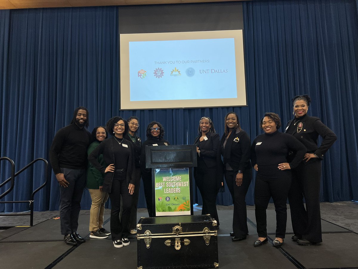 TreecaC's tweet image. The Best of the Southwest (Dville, Lancaster, and Desoto GEAR UP teams) came together for an empowering conference for our future leaders. A huge thank you to the entire team, but a special shout out to my D9 teammates!

#CollaborationForChange  
#OneGoalOnePurpose