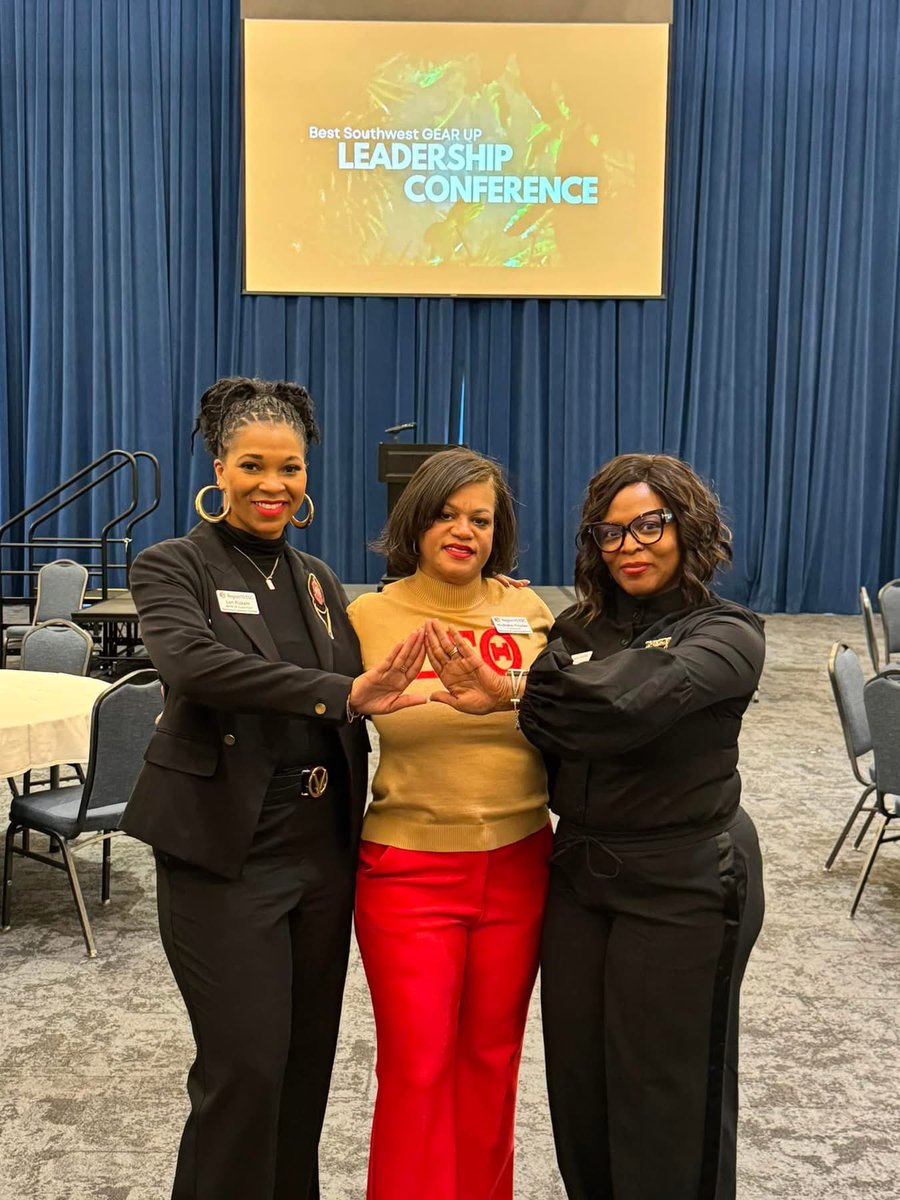 TreecaC's tweet image. The Best of the Southwest (Dville, Lancaster, and Desoto GEAR UP teams) came together for an empowering conference for our future leaders. A huge thank you to the entire team, but a special shout out to my D9 teammates!

#CollaborationForChange  
#OneGoalOnePurpose