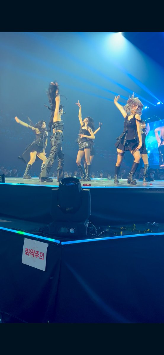verse_toru's tweet photo. この後ろ向きから髪をばっさぁして
左にさらさらぁ
右にしゃー
っていうところが好きです。
見てて死ぬかと思いました。
#only1 https://t.co/CC39iZCZGl