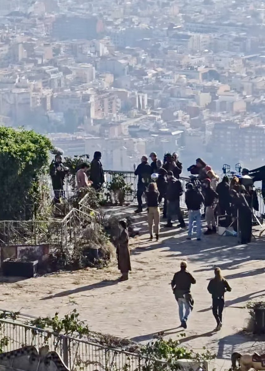 🎬‘The Walking Dead: Daryl Dixon’ S3

Filming earlier today was at an iconic amusement park in Barcelona, Spain🎡

Norman Reedus was seen filming! He appears to be filming a scene with a character with long dark hair.