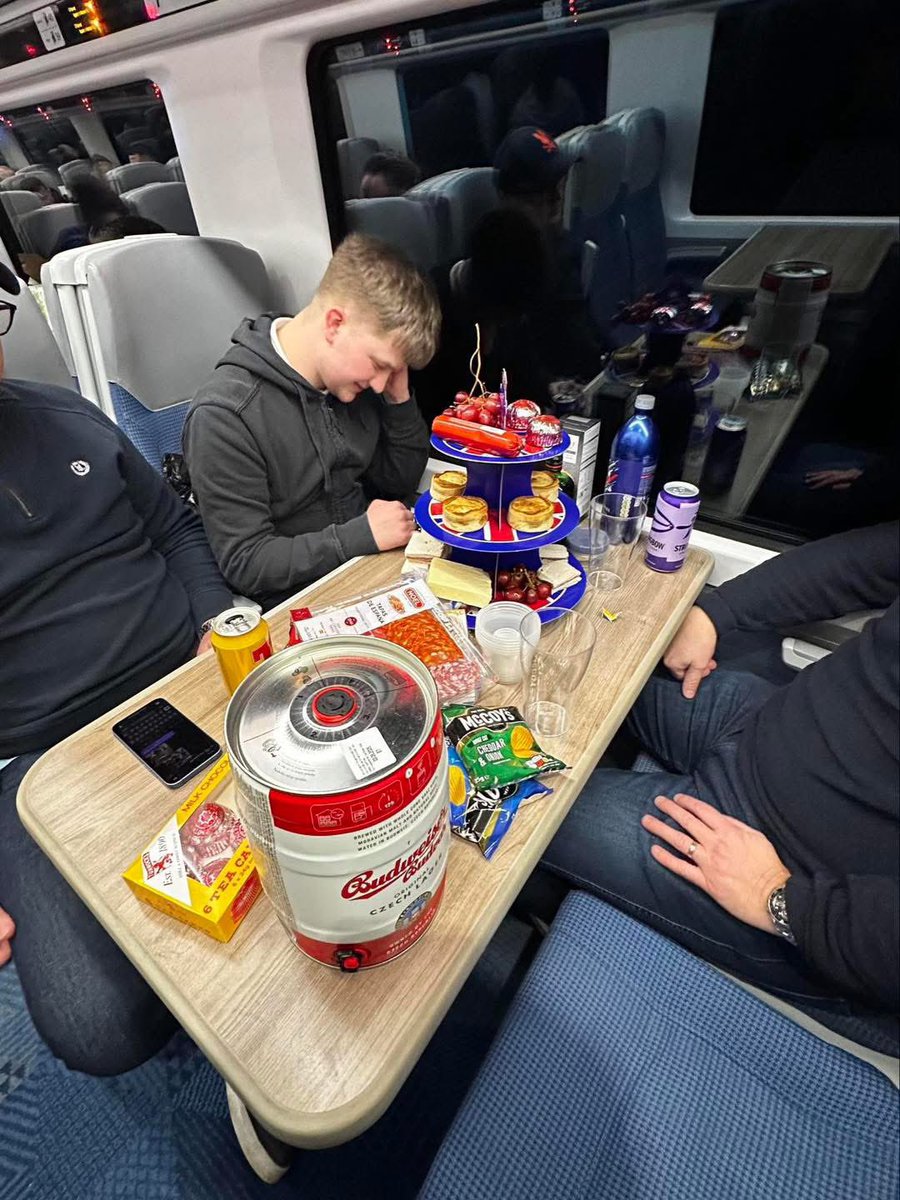 Rangers fans en route to Manchester today🍺