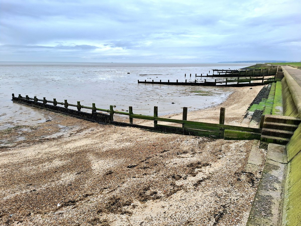 _VillageVoices's tweet photo. Out and about at Grain Beach earlier today #isleofgrain #grain #graincoastalpark #hoopeninsula #strood #rochester #kent #thamesestuary https://t.co/atT7C6rYIP