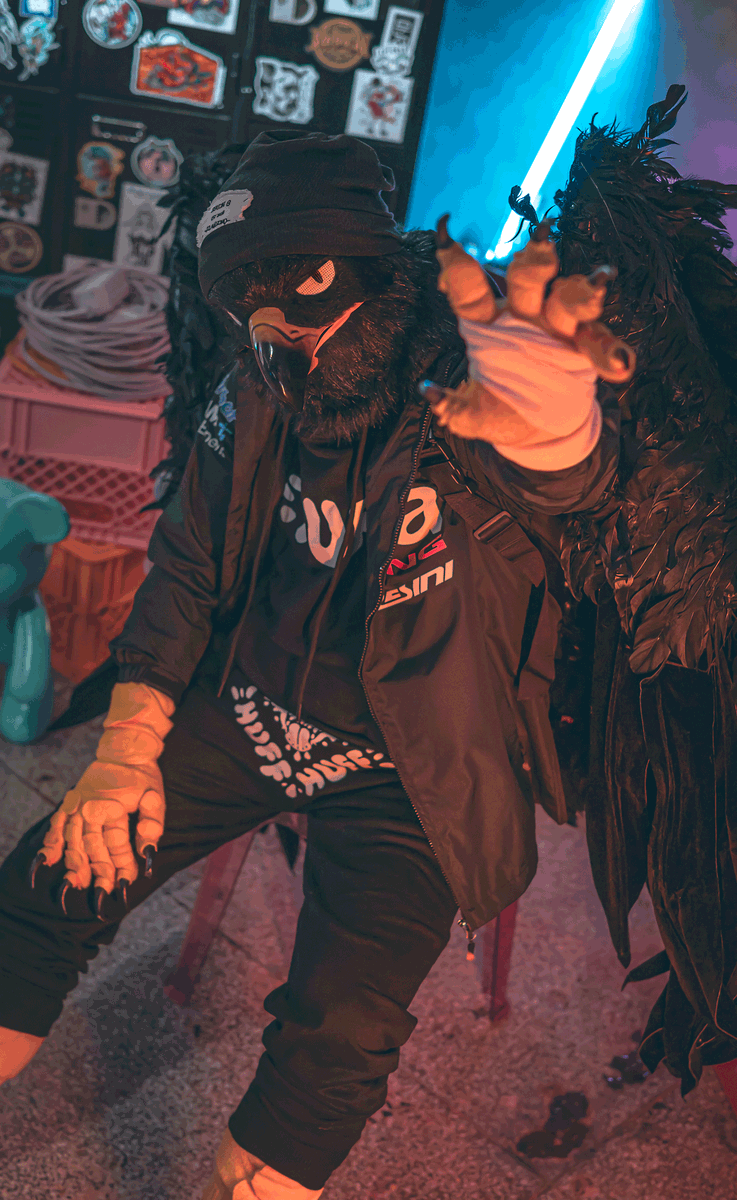 blacksea227's tweet image. Street Eagle🦅
#FursuitEveryday