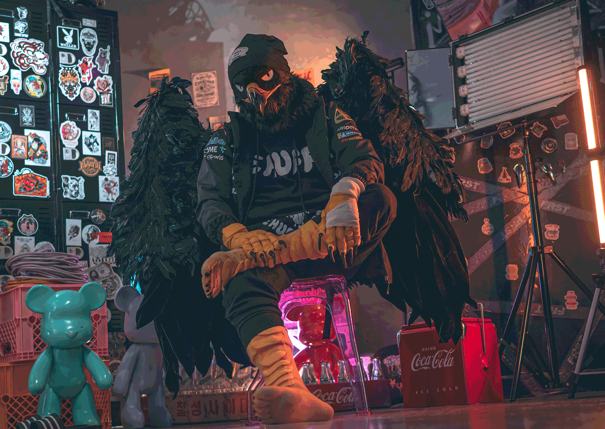 blacksea227's tweet image. Street Eagle🦅
#FursuitEveryday