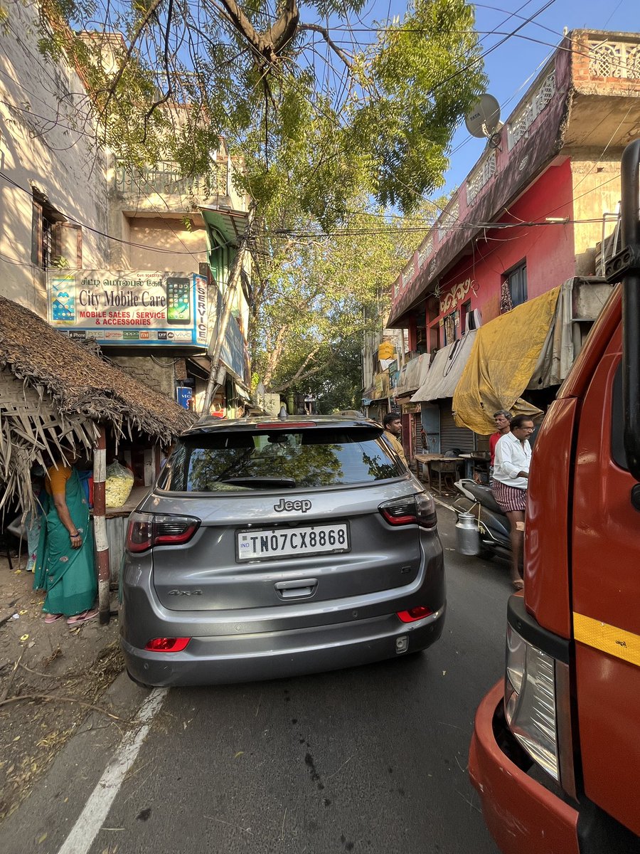 PADMESHTP's tweet photo. @ChennaiTraffic 
@chennaicorp 
@chennaipolice_ 
This vechile is  parked in the middle of road there is heavy traffic kindly take action and the owner is speaking rude 
Area : Arunachalapuram Main Road Adyar Chennai 600020 
Vechile No : TN 07 CX 8868 https://t.co/hwrcI5yz7Y