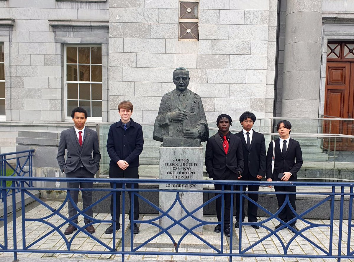 Well done to the Coláiste Chríost Rí delegates at the Model United Nations at City Hall this week: Carlos, Diarmuid, Samuel, Saifan &amp; Duke and organised by Mr Gavin Foley 🇺🇳