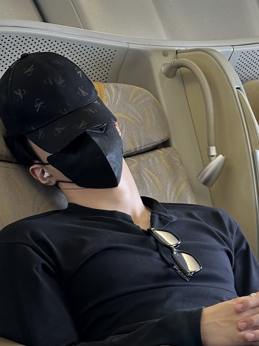 [#유 #U] 재영이형 생축맨!!🖤
항상 저 그리고 온앤오프 지켜줘서 고맙고 올해도 화이팅해보자고요~~!😎✌🏻