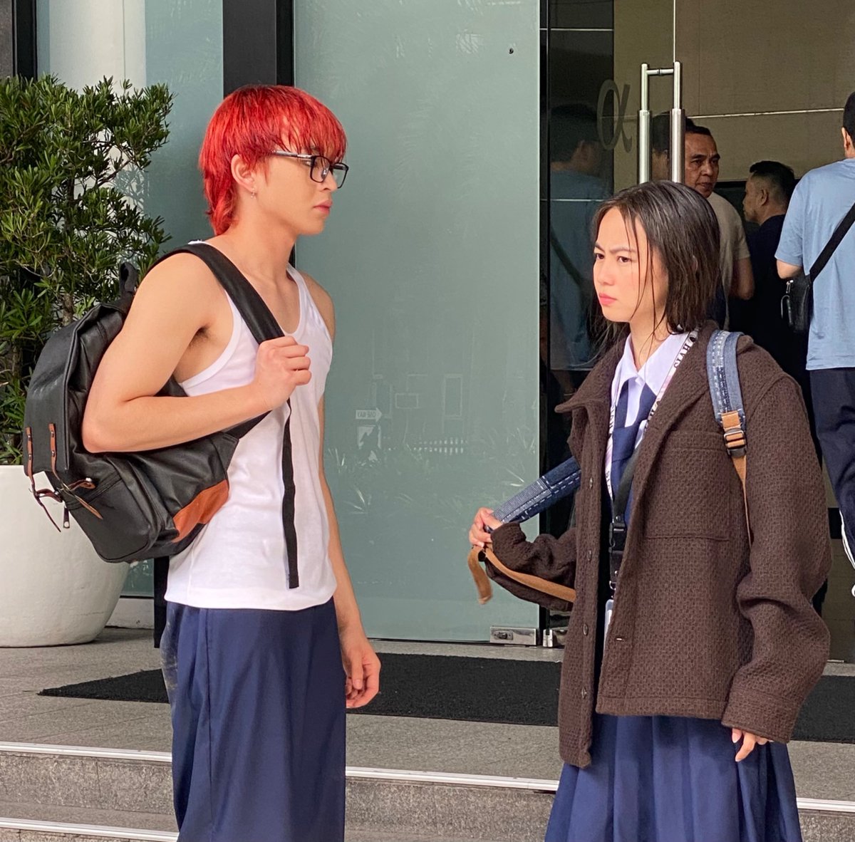 StudioVivaPH's tweet photo. Ehem! Grabe naman po ang titig, Yuri baka naman matunaw si Jay-Jay nyan. 

#SectionEAfterTheRain 
#AngMutyaNgSectionE
#AshtineOlviga
#RabinAngeles
#JayRi
#StudioViva https://t.co/xcnoqJOMp4