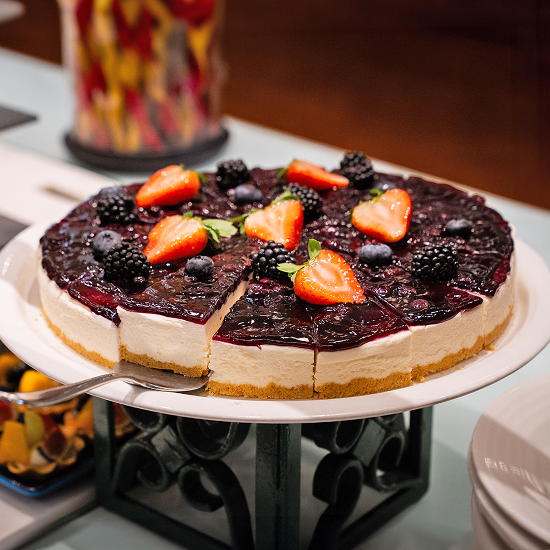 SheratonRiyadh's tweet photo. لحظات من الحلاوة تنتظرك في فندق شيراتون الرياض. 🍰 سواء كنت من عشاق الكيك أو الحلويات الشرقية، لدينا ما يُسعد ذوقك في كل لقمة.

Sweet moments await you at Sheraton Riyadh Hotel. 🍰 Whether you’re a fan of cakes or Middle Eastern desserts, we have something to delight your tas ... https://t.co/AR3BvDZOai