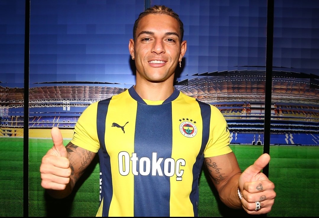 Aileye hoşgeldin Diego Carlos çubuklu sana yakıştı 🟡🔵💪
#DiegoCarlos
#Fenerbahce