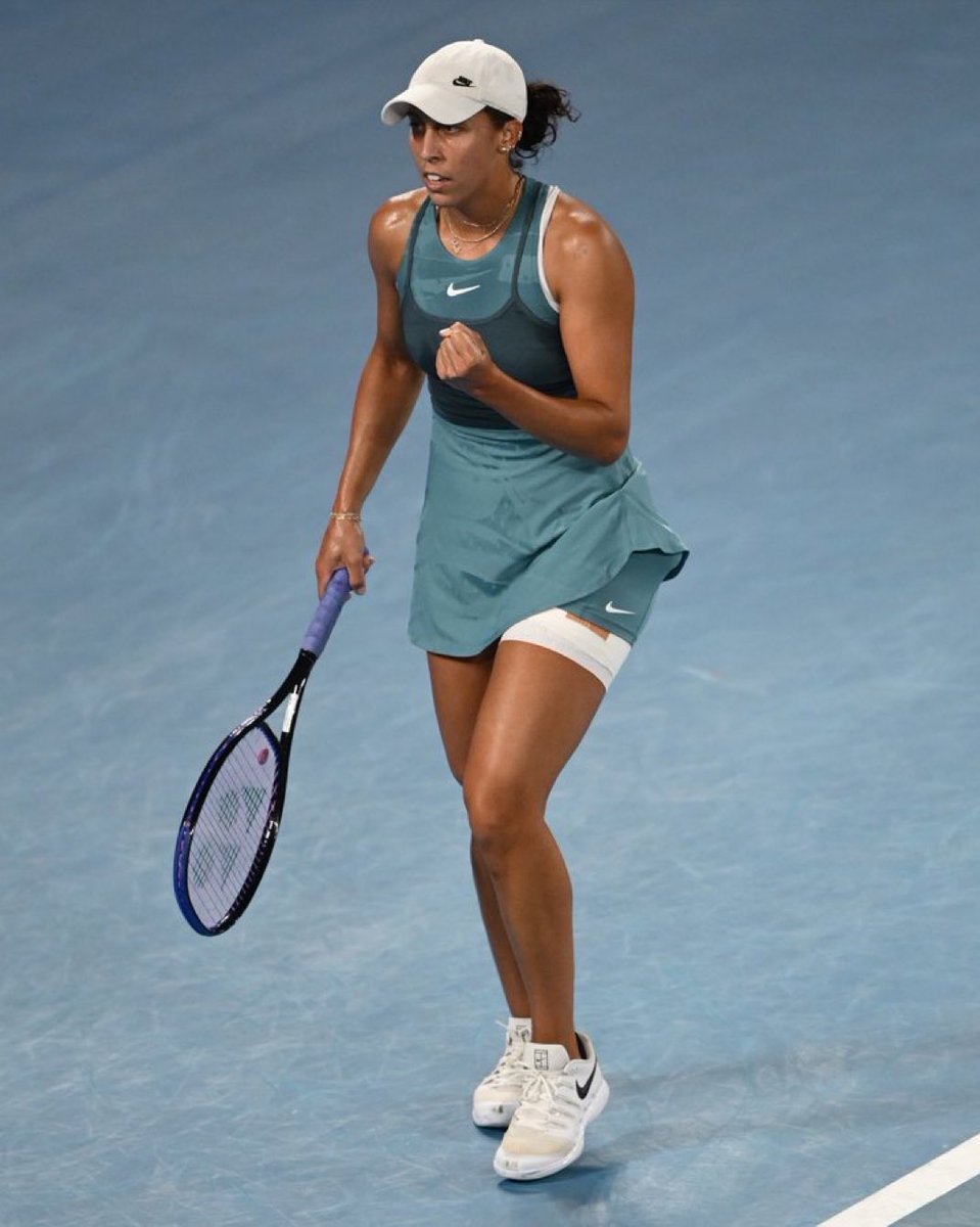 josemorgado's tweet image. Wow. 

Madison Keys takes the second set 6-1 to force a decider vs. Iga Swiatek at the #AusOpen semifinals. 

The world #2 is in the wrong side of the bakery product this time…