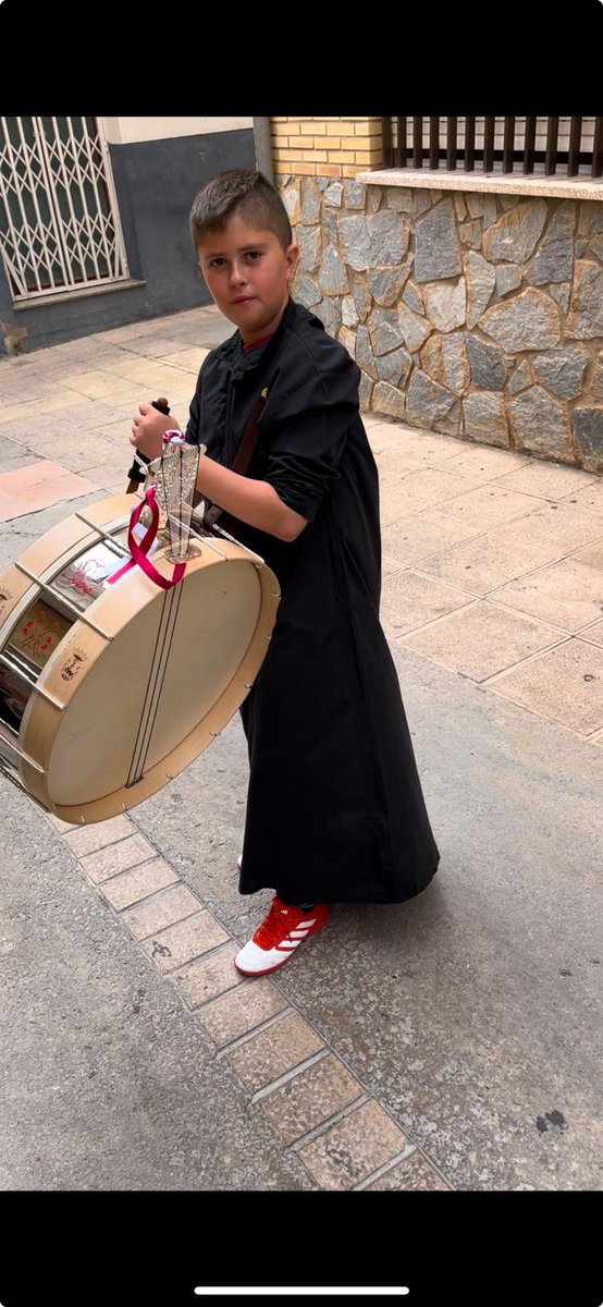 Para reyes no quiso otra cosa que no fuese un tambor nuevo. Evidentemente se lo trajeron y lo estrenará por todo lo alto sobre el escenario de Moratalla.
Juan José Román es el sexto tamborista oficial de la delegación muleña.
Enhorabuena Juanjo!!

#SonaránTambores
#MulaSuena