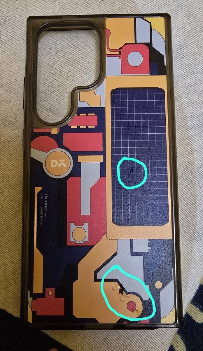 doctor_doom_rdj's tweet image. Bought a case from @daily_objects on 11th Dec. The print is peeling off in just a month. I&apos;m a light user and confused what to do now.
Attached pics for clarity. 
#dailyobjects #case @daily_objects