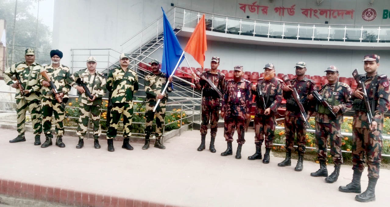 বেনাপোল সীমান্তে বিজিবি ও বিএসএফ’র পতাকা বৈঠক অনুষ্ঠিত