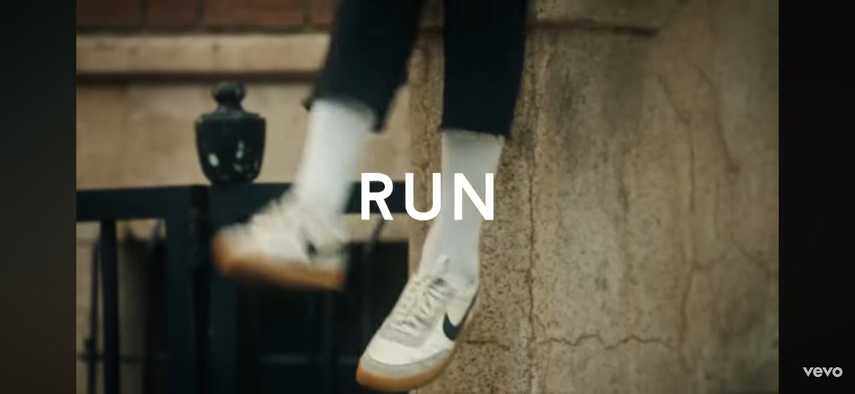 1whassupbro's tweet photo. Run歌ってくれてありがとう！！😍😍😍
Run がキッカケでOneRepublicのファンになった!!!
その時のミュージックビデオに触発されて買った靴で参戦！🏃🏃🏃🏃🏃🏃🏃🏃

#Run #NikeKillShot2 https://t.co/fhjHBDLcGV