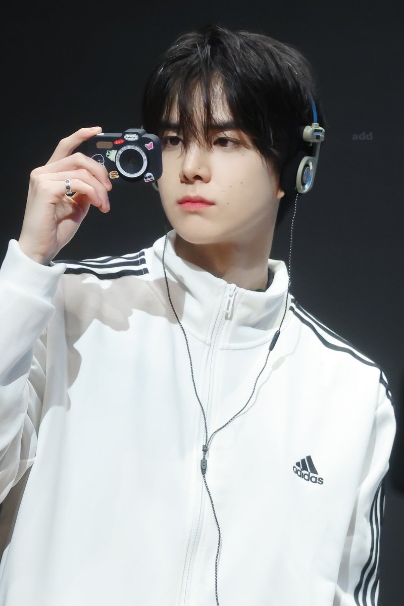 241101
아디다스📷🤍
#더보이즈 #THEBOYZ #영훈 #YOUNGHOON