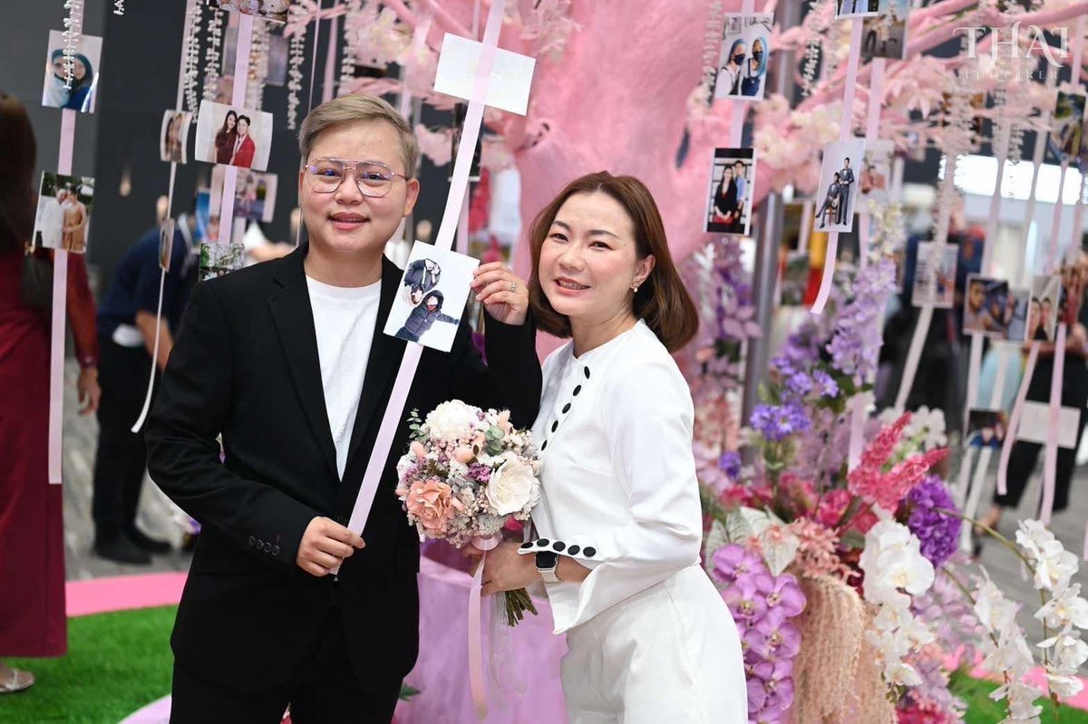 ThaiEnquirer's tweet photo. Thailand's first day of marriage equality has seen the official registration of at least 1,754 nuptials. 

To commemorate the historic day today, services have been provided to all couples in all 878 district offices located throughout 76 provinces, 50 district offices in Bangkok, and most Thai embassies.

#Thailand #สมรสเท่าเทียม #LGBTQ+ #SameSexMarriage #MarriageEquality #LoveIsLove