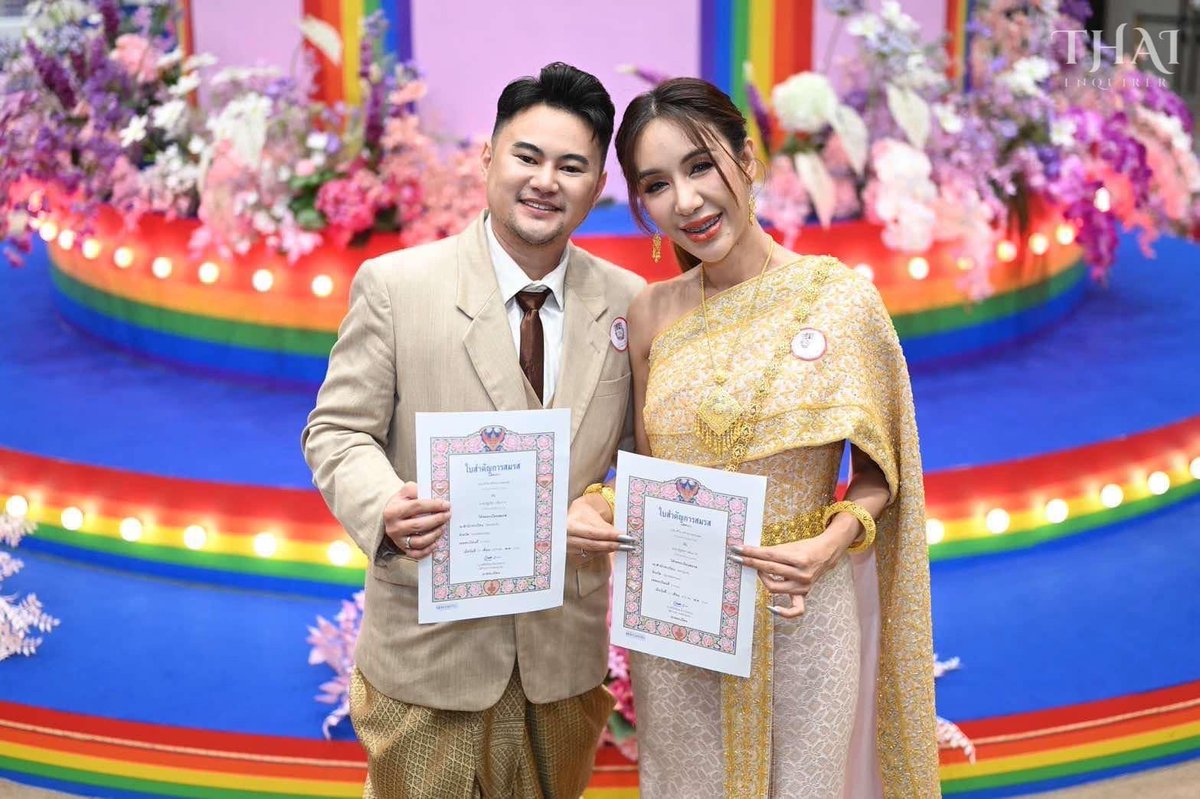 ThaiEnquirer's tweet photo. Thailand's first day of marriage equality has seen the official registration of at least 1,754 nuptials. 

To commemorate the historic day today, services have been provided to all couples in all 878 district offices located throughout 76 provinces, 50 district offices in Bangkok, and most Thai embassies.

#Thailand #สมรสเท่าเทียม #LGBTQ+ #SameSexMarriage #MarriageEquality #LoveIsLove