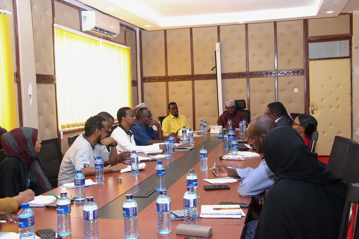 adaconsortium's tweet photo. Earlier today, we met with the @WajirKE county executive, to introduce the County Green Facility Preparation Project, which aims to support the county in identifying projects and developing proposals for  green investment and sustainable development. 
@FSDKe @PwC_KE @aldefkenya https://t.co/WmPC2TS4rc
