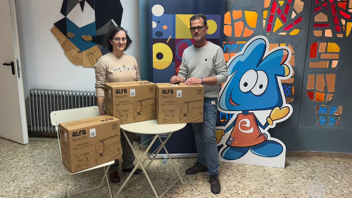 escolapiasSE's tweet photo. Pequeño gesto, gran impacto.✨🌍
Desde el Proyecto #ApS PIAS, entrega especial a ⁦@AArambia⁩: ¡tres máquinas de coser destinadas al colegio Mingdaw de Gambia! 🧵✂️

#Brilla #EscolapiasSantaEngracia #CiclosFormativos #FpSolidaria ⁦⁦@InnovaEducAr⁩ https://t.co/oOvTHaHJOG