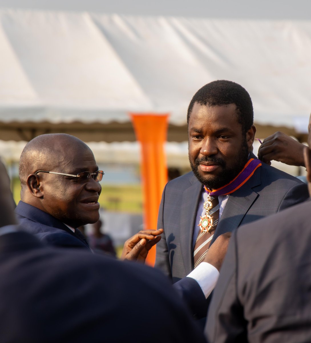 Célébration de l'excellence dans les TIC en Côte d'Ivoire 

Le 21/01/2025, le Ministre Kalil KONATE <a href="/kalil6016/">Kalil Ibrahim Konaté</a> a honoré 9 personnalités du GOTIC pour leurs contributions remarquables. 🏅

Distinctions : Commandeur, Officier, Chevalier.

#Décoration2025 #NumériqueCI