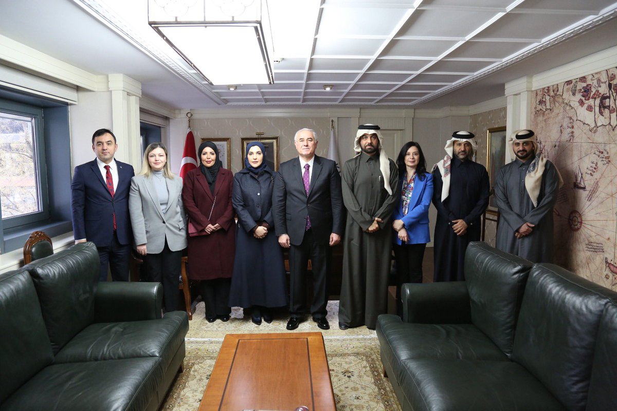 Katar Ulusal İnsan Hakları Komitesi Başkanı Sayın Maryam bint Abdullah Al-Attiyah ve beraberindeki heyet, Türkiye Ombudsmanı Sayın Mehmet Akarca’yı makamında ziyaret etti.

#MehmetAkarca #KDK