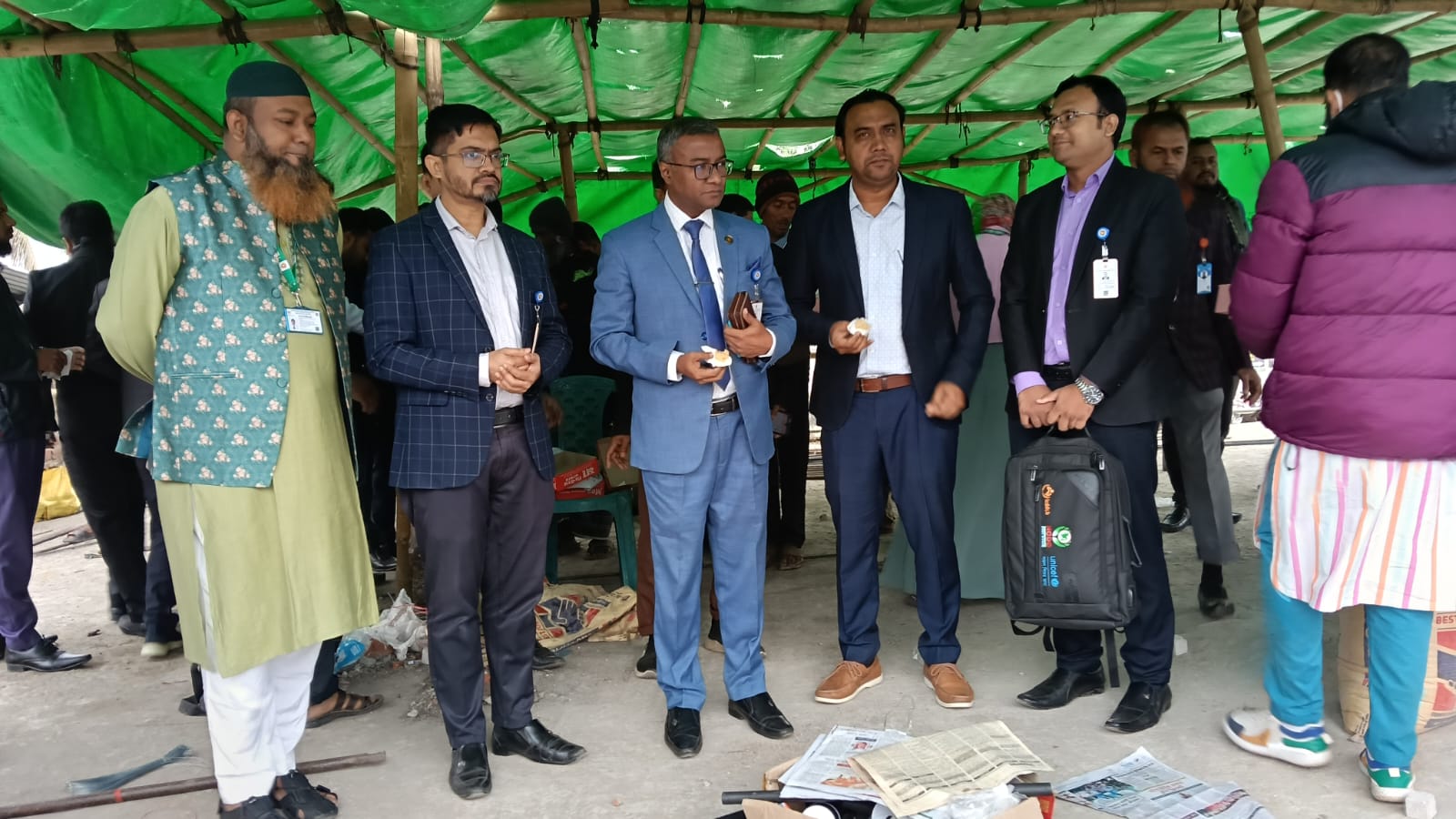 হোসেনপুরে হাসপাতাল মসজিদের ছাদ ঢালাই কার্যক্রম উদ্বোধন