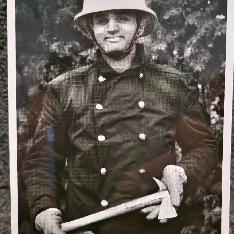 LeicsFireRescue's tweet image. After 34 years in the Service we bid a fond farewell to Raj Dard. Born and raised in Leicester, Raj always wanted to be a Firefighter, and he's always been a proud, passionate part of our firefighting community, making a real impact on people's lives. Happy retirement Raj! 🪓💦