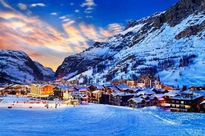 sellwitherin1's tweet photo. Ski season is here, and first-class snow has been flying, especially in Europe, where the Alps got off to a better and earlier start than has been seen in recent years. But Europe has been trending upwards with American ski and snow https://t.co/cDSdq4kxsH https://t.co/wNDUUukY48