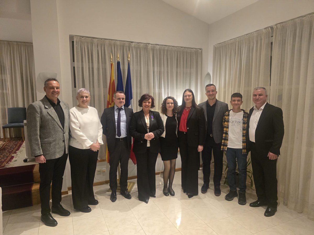 FranceMacedoine's tweet photo. 🎉👏 Félicitations à Mme Beti Stamenkoska-Trajkoska 🇲🇰, décorée Chevalier des Palmes Académiques 🇫🇷! Une reconnaissance méritée pour son engagement exceptionnel envers la promotion de la langue et culture françaises. 🌍📚 #PalmesAcademiques #Francophonie https://t.co/llmIbKWDEN