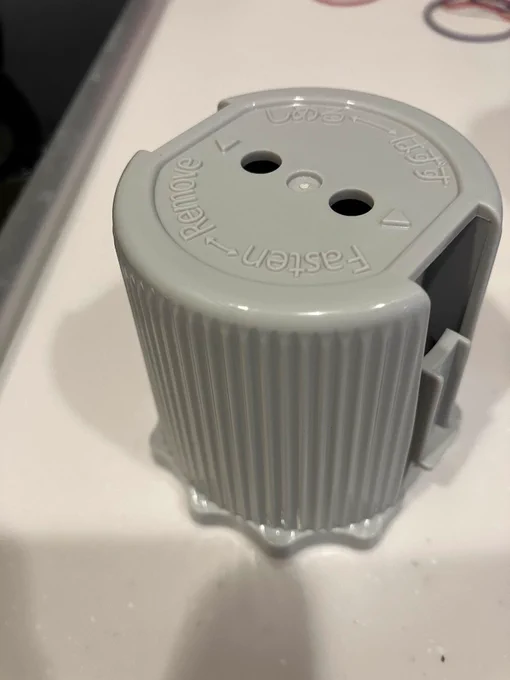 友達が引っ越した家にあった用途不明部品らしいんだけど誰かわかる方教えてあげてください!!!!!食洗機に入ってたけど食洗機の部品ではなかったらしい 