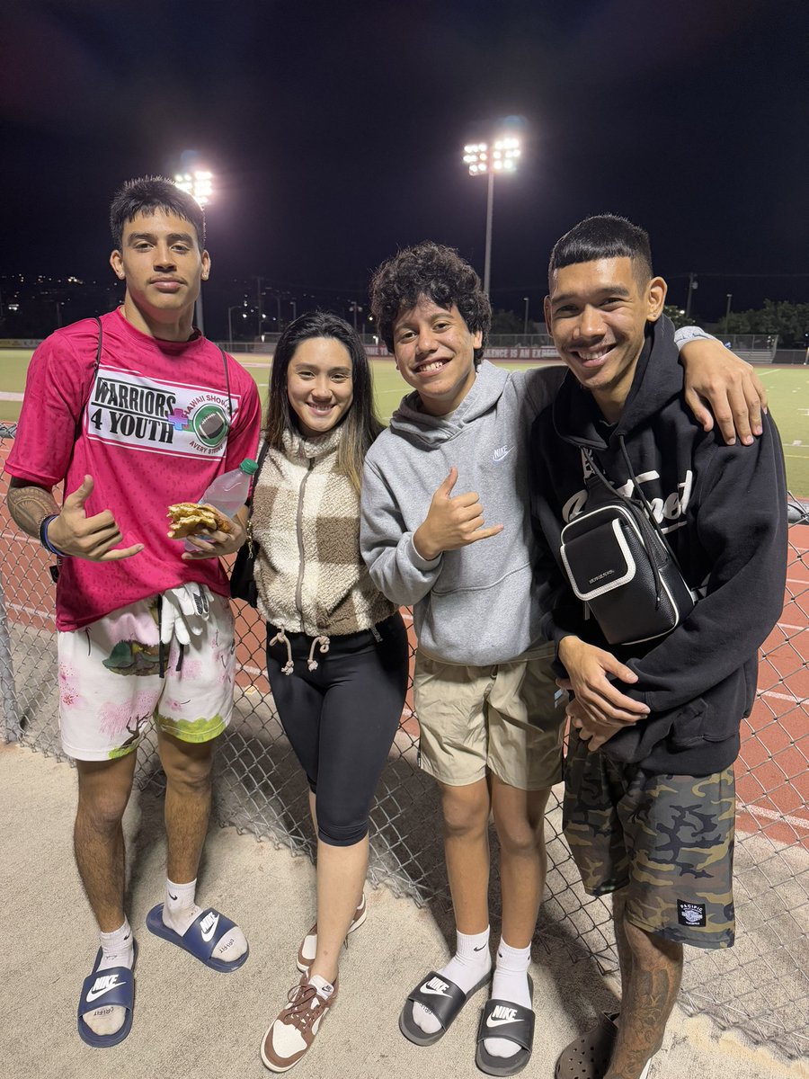 Kena Rego 3⭐️ WR (@_kenarego_) on Twitter photo Amazing to say the least 💯 #NoPlaceLikeHome #Hawaii I had the chance to show case my talent <a href="/AveryStrongDIPG/">Avery Huffman DIPG Foundation</a> Warriors4Youth Showcase, as well as the 1st ever Raising Champions Hawaii Camp!! 🙏🏼Blessed to be coached and mentored by the best <a href="/raisingchamps_/">Raising Champions</a> <a href="/DonnieLeeJr85/">Donnie Lee Jr</a> Amazing to say the least 💯 #NoPlaceLikeHome #Hawaii I had the chance to show case my talent <a href="/AveryStrongDIPG/">Avery Huffman DIPG Foundation</a> Warriors4Youth Showcase, as well as the 1st ever Raising Champions Hawaii Camp!! 🙏🏼Blessed to be coached and mentored by the best <a href="/raisingchamps_/">Raising Champions</a> <a href="/DonnieLeeJr85/">Donnie Lee Jr</a>