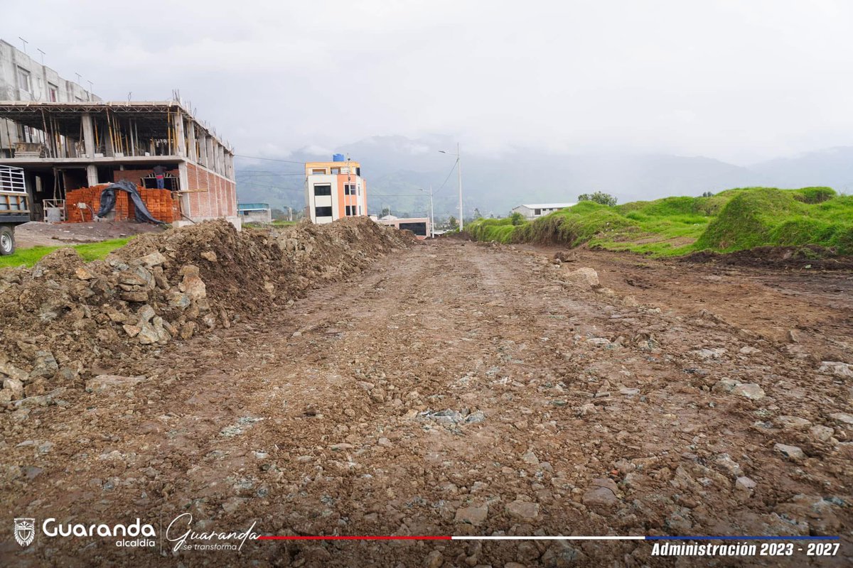 IntiYumbayT's tweet image. 🚧 ¡Transformamos la Ciudadela Universitaria! 🚧

Iniciamos los trabajos de adecentamiento previo a la colocación de adoquines, mejorando los espacios y la calidad de vida de nuestra comunidad.

¡Juntos avanzamos hacia el progreso!

#GuarandaSeTransforma #ProgresoParaTodos