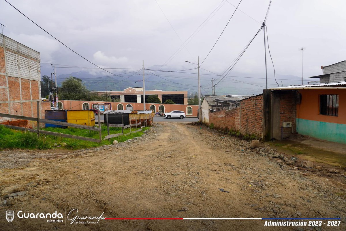 IntiYumbayT's tweet image. 🚧 ¡Transformamos la Ciudadela Universitaria! 🚧

Iniciamos los trabajos de adecentamiento previo a la colocación de adoquines, mejorando los espacios y la calidad de vida de nuestra comunidad.

¡Juntos avanzamos hacia el progreso!

#GuarandaSeTransforma #ProgresoParaTodos
