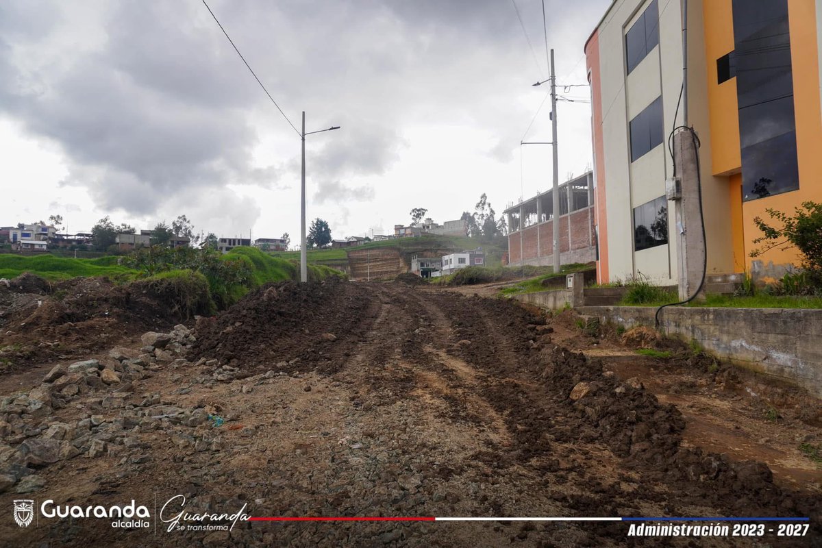 IntiYumbayT's tweet image. 🚧 ¡Transformamos la Ciudadela Universitaria! 🚧

Iniciamos los trabajos de adecentamiento previo a la colocación de adoquines, mejorando los espacios y la calidad de vida de nuestra comunidad.

¡Juntos avanzamos hacia el progreso!

#GuarandaSeTransforma #ProgresoParaTodos