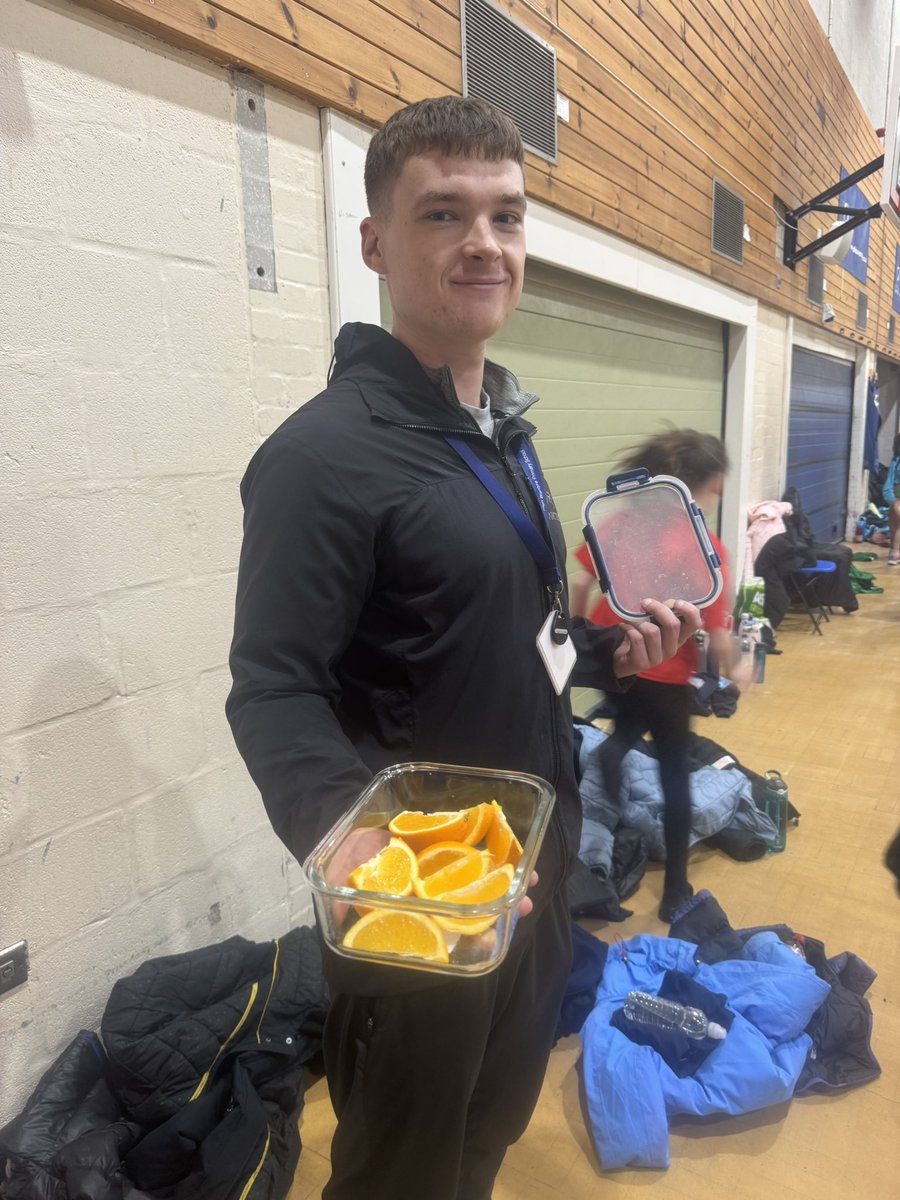ParentHbps's tweet photo. Our @highblantyreps1 kids are super excited to be at the @ActiveSchoolsSL athletics tournament today! 🏃🏃‍♀️The kids were delighted with Mr Maslanka’s tub of amazing oranges 😋🍊 https://t.co/iR0QRV0wBb